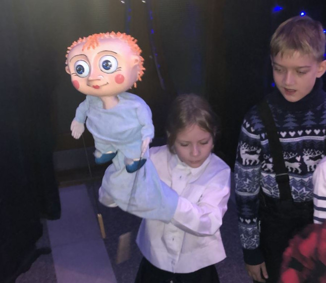 Дети в Театре кукол.