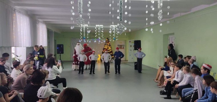 Новогодний праздник от волонтёров Омской филармонии.