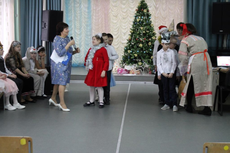 Новогодний праздник в начальной школе «Мы встречаем Новый год».